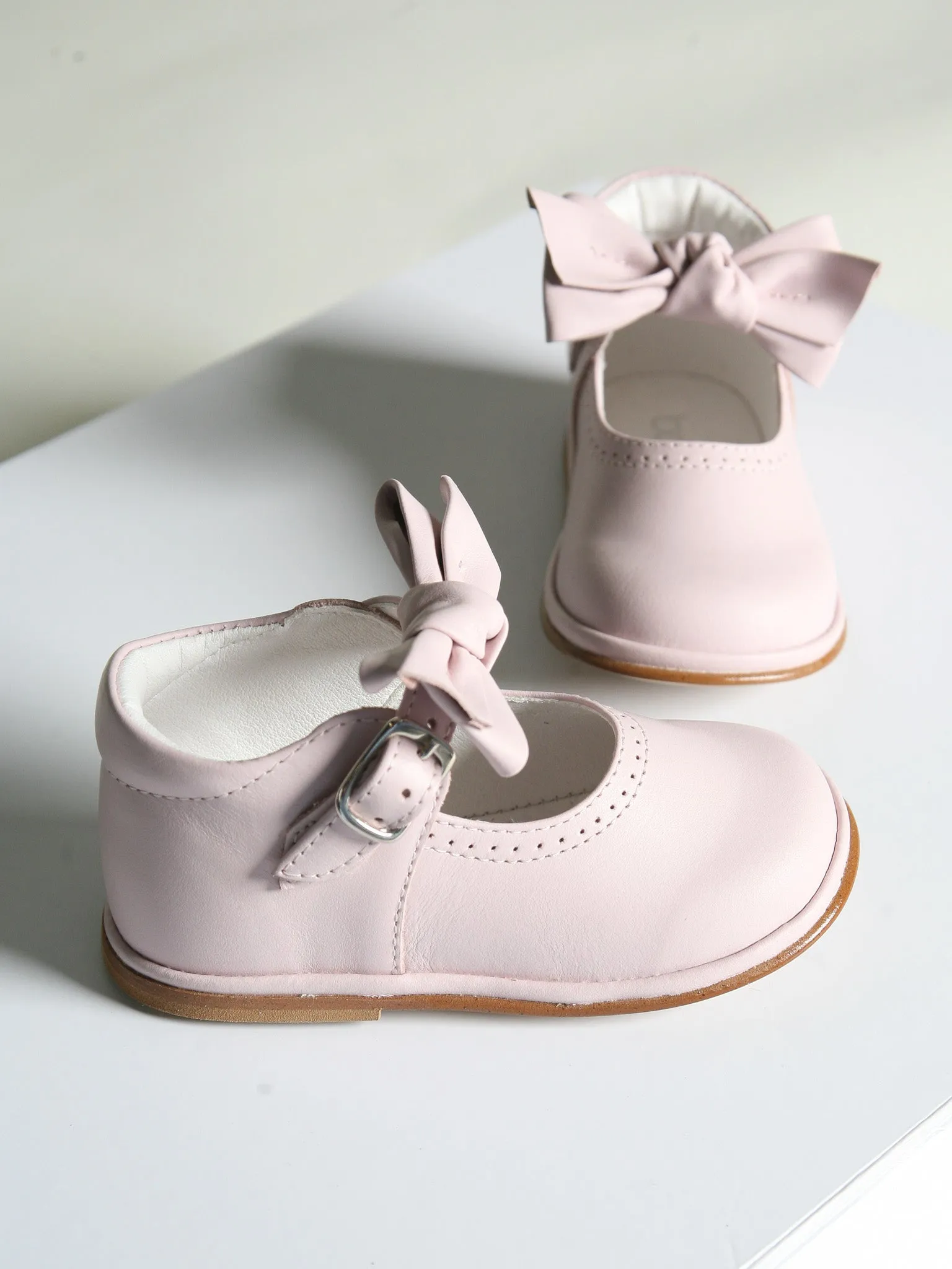 Borboleta Pink 'Vitoria' Leather Bow Shoes