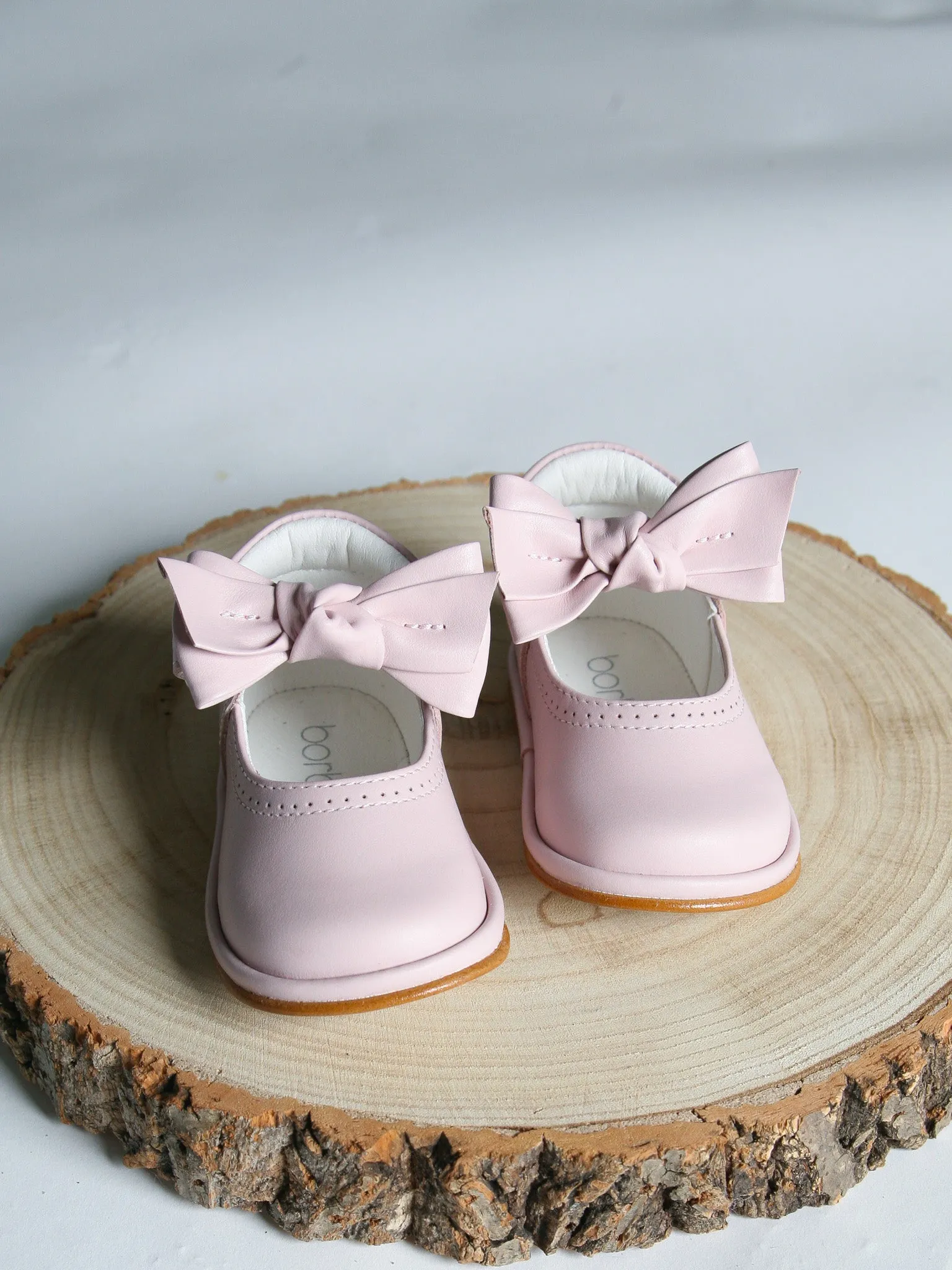 Borboleta Pink 'Vitoria' Leather Bow Shoes