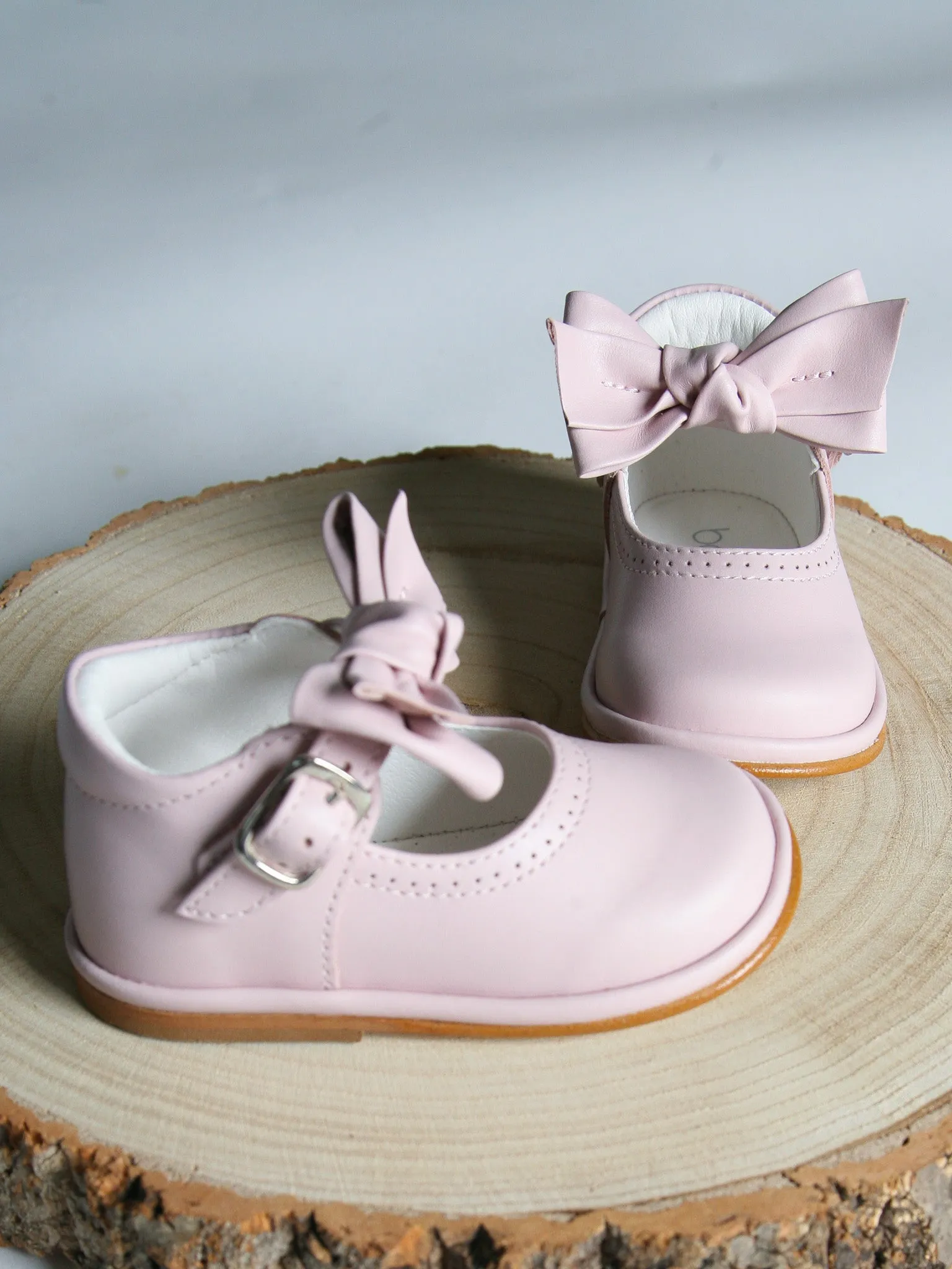 Borboleta Pink 'Vitoria' Leather Bow Shoes