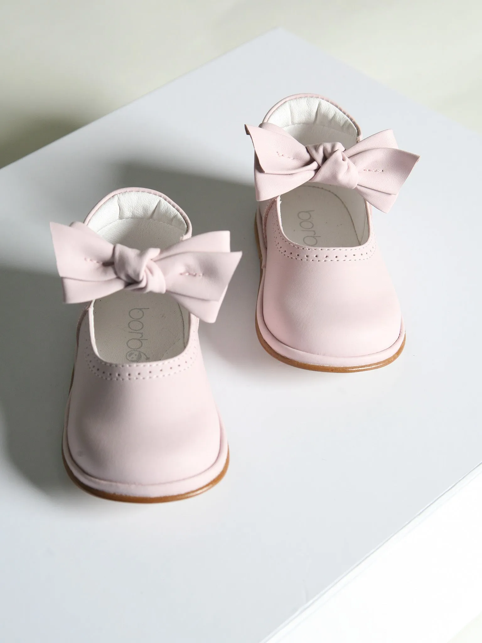 Borboleta Pink 'Vitoria' Leather Bow Shoes