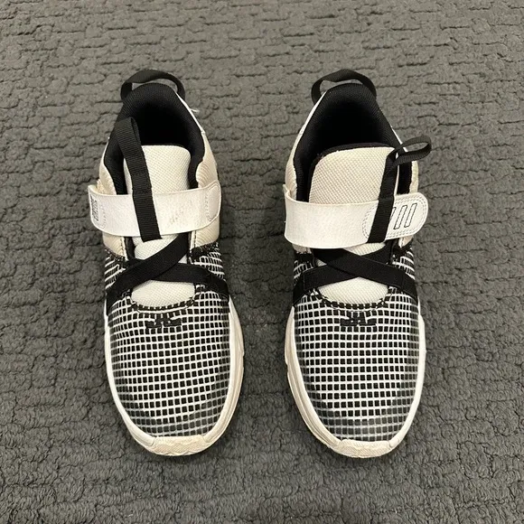 Boys Nike basketball shoes - Lebron VII Witness