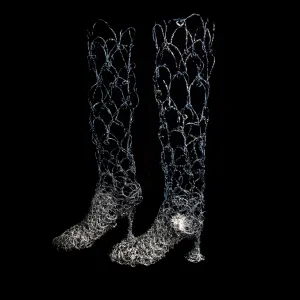 Metal Wire Boots Sculpture ~ Nocte Argento Ocreis (Silver Midnight Boots)