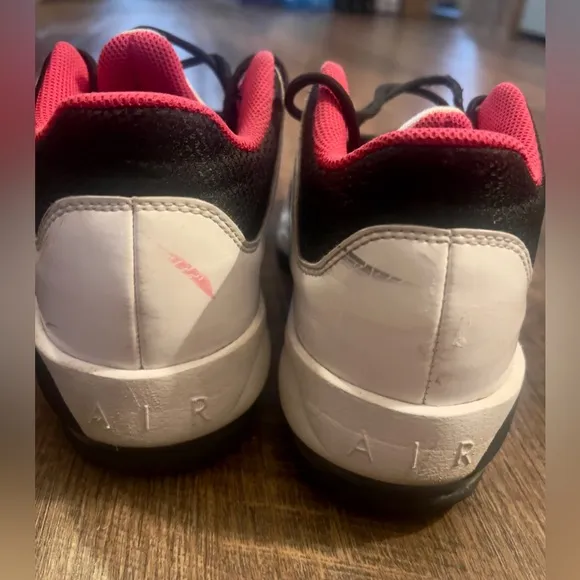 Nike Air Jordan Max Aura 3 size 7Y gently worn basketball shoes