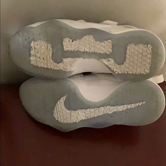 Nike boys/mens Lebron Soldier 11 basketball shoes