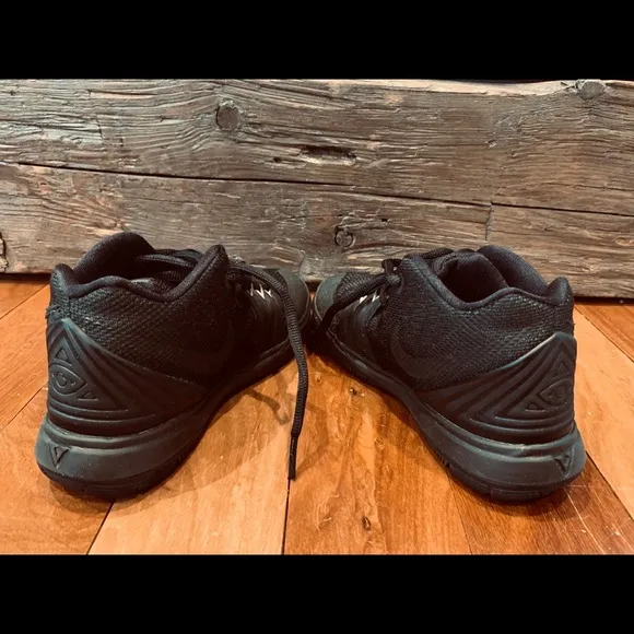 Nike Kyrie 5 size 1.5 basketball shoes