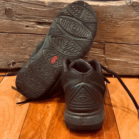 Nike Kyrie 5 size 1.5 basketball shoes