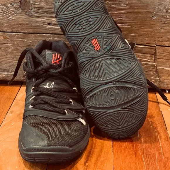 Nike Kyrie 5 size 1.5 basketball shoes