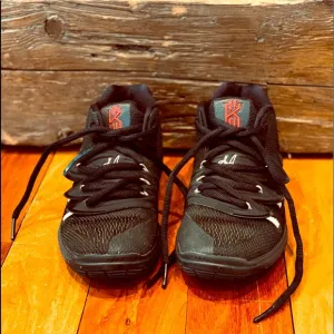 Nike Kyrie 5 size 1.5 basketball shoes