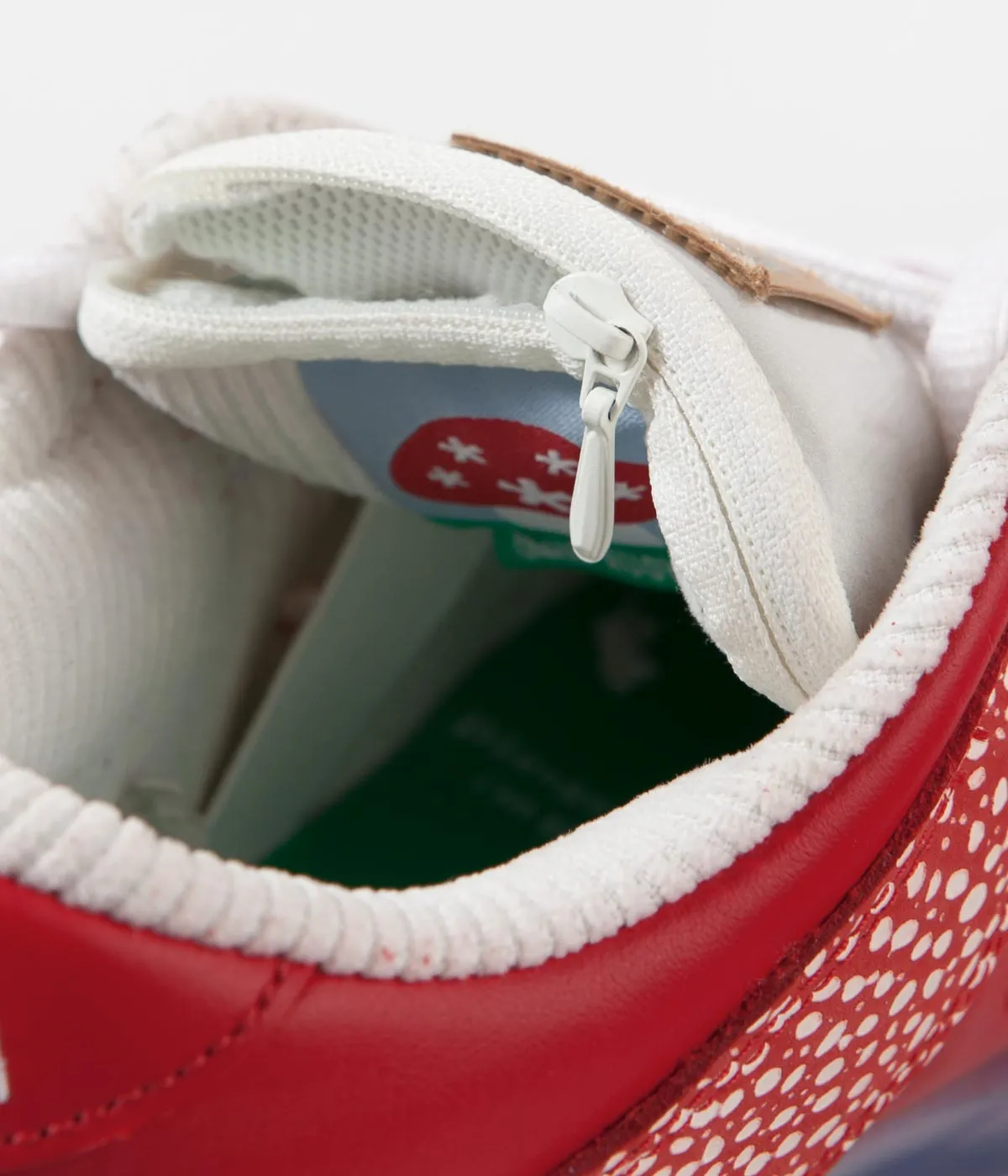 Nike SB x Stingwater Dunk Low OG Shoes - Chile Red / Clear - White - Sail