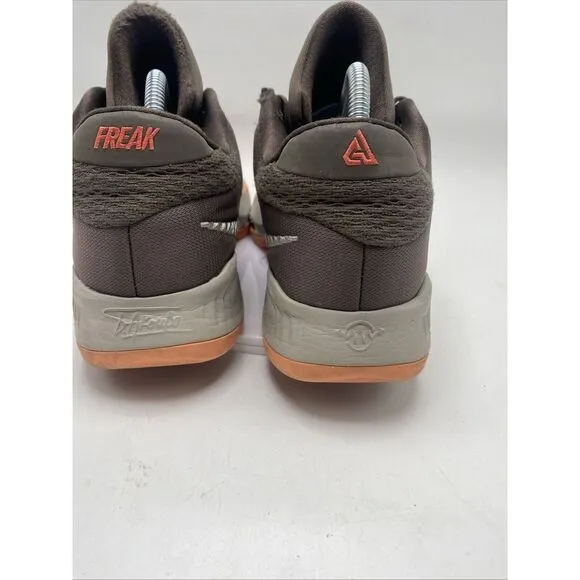 Nike Zoom Freak 4 Men Size 9.5 Gray Orange Letter Bros Basketball Shoes 3740