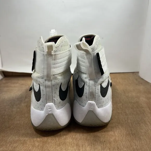 Nike Zoom LeBron Soldier 10 Men’s Size 10 White Black Basketball Shoes