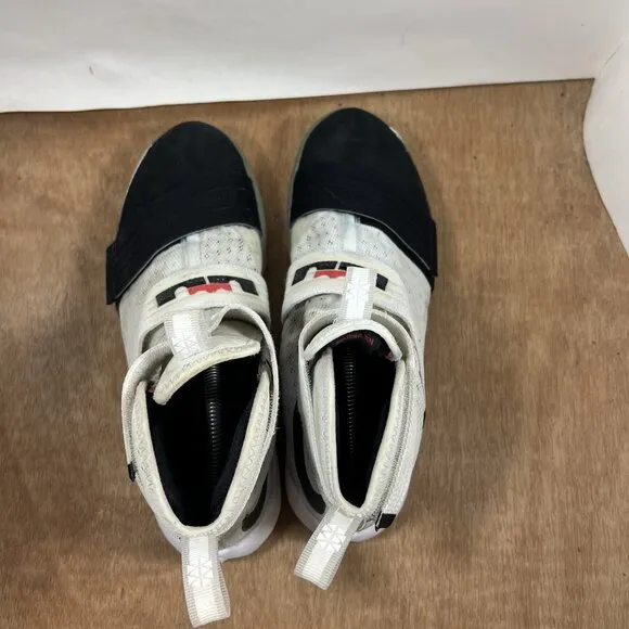 Nike Zoom LeBron Soldier 10 Men’s Size 10 White Black Basketball Shoes