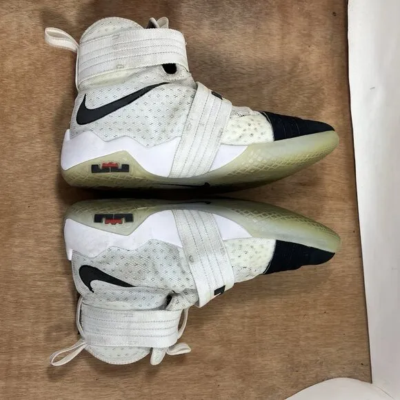 Nike Zoom LeBron Soldier 10 Men’s Size 10 White Black Basketball Shoes