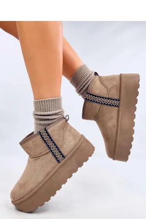 Snow boots