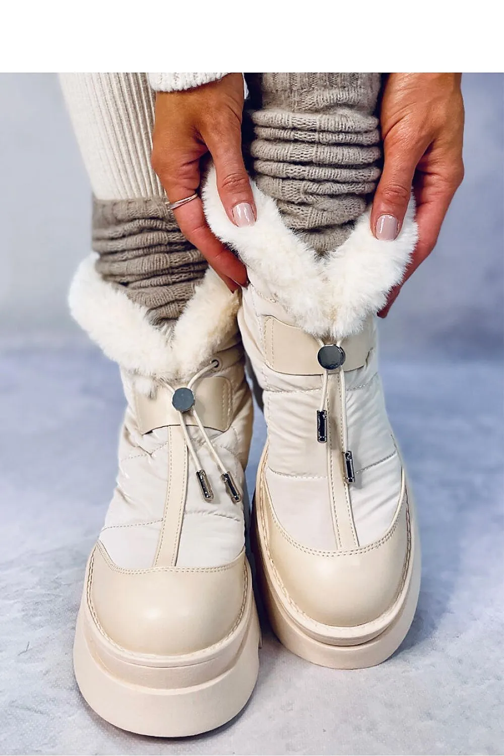 Snow boots