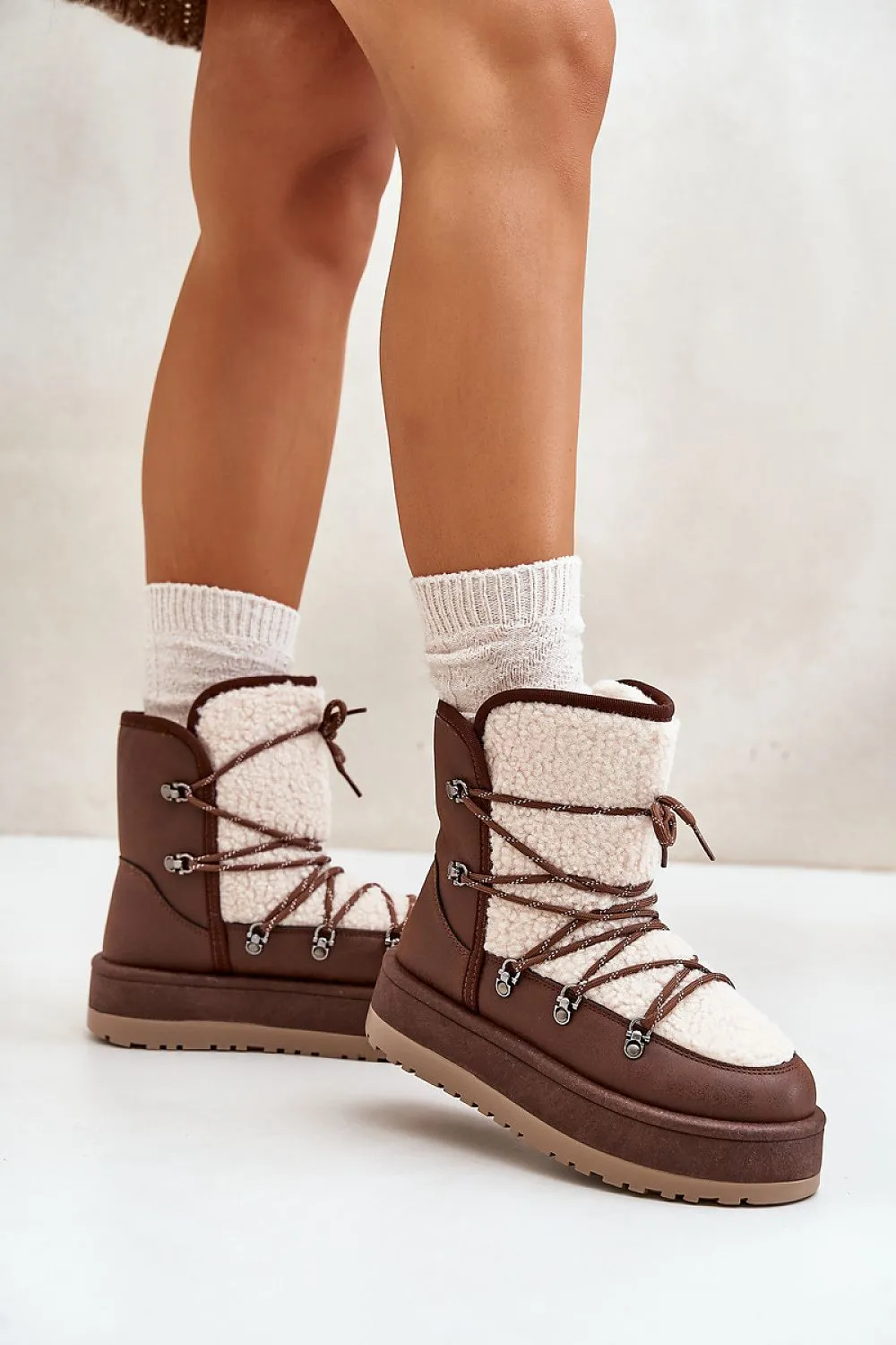 Snow boots