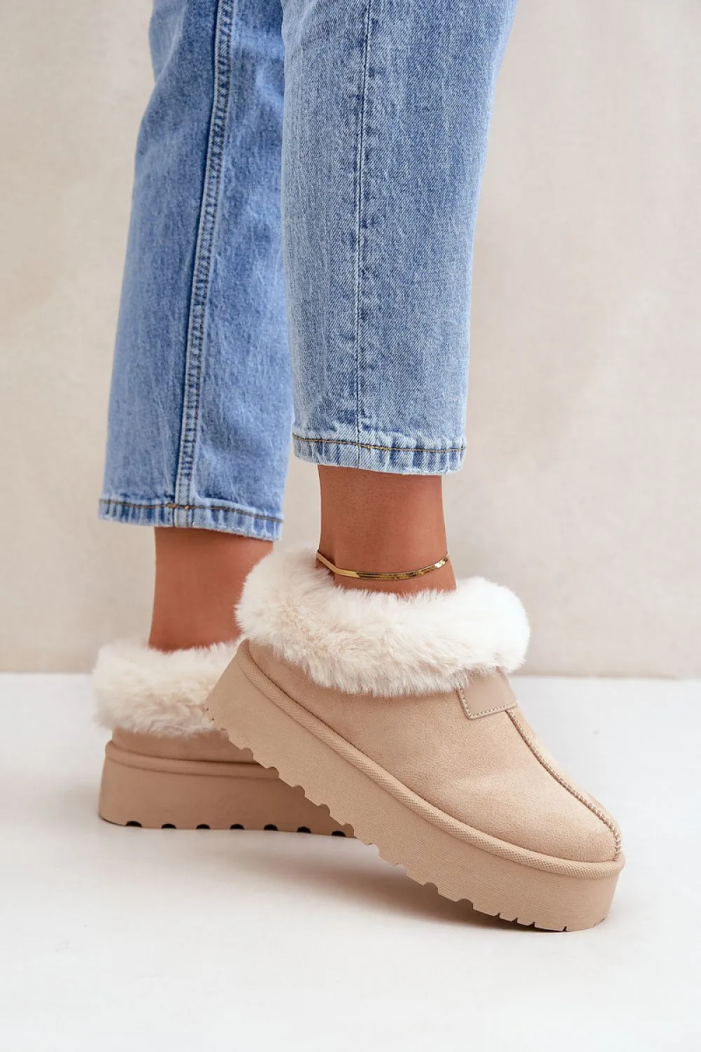 Snow boots