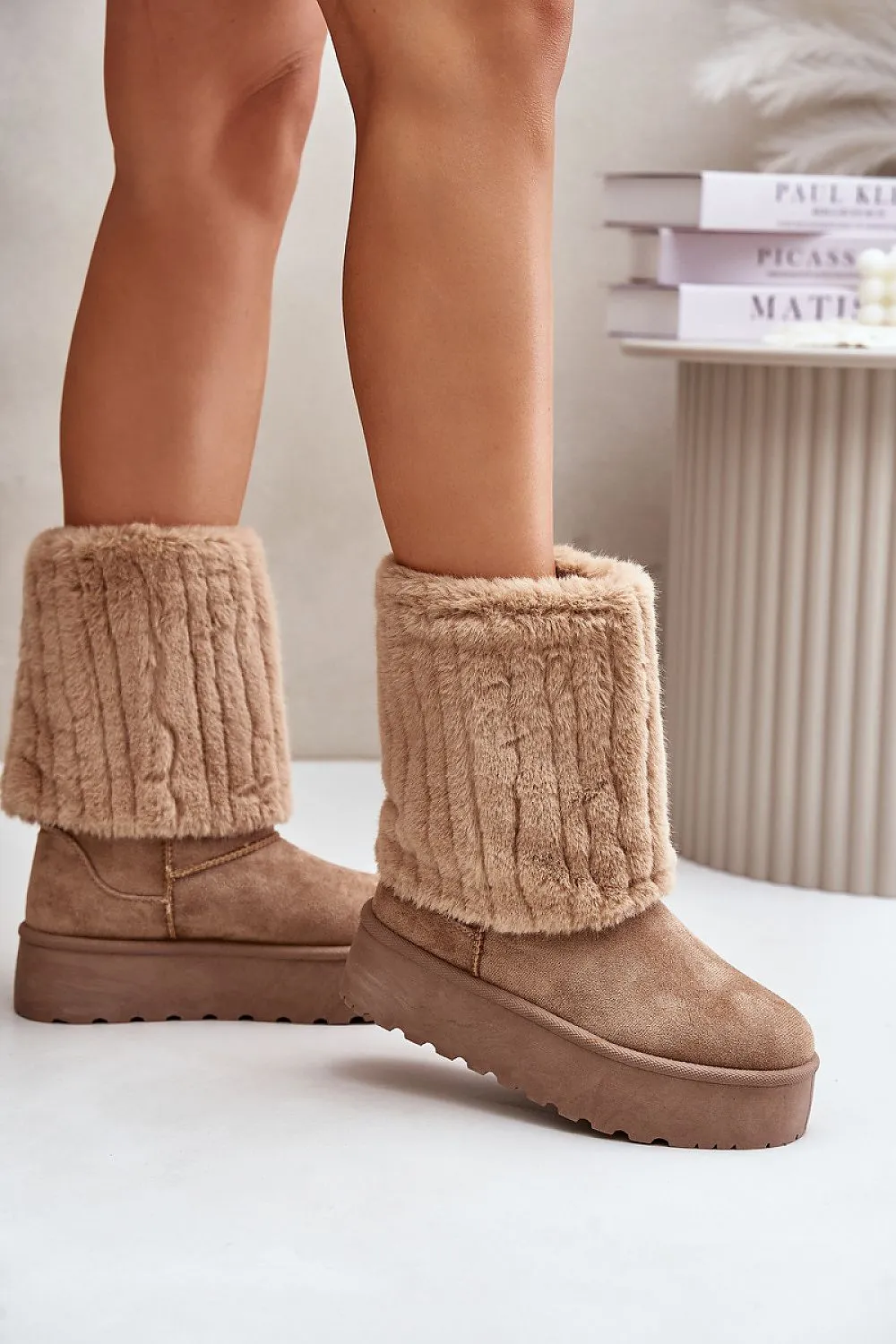 Snow boots