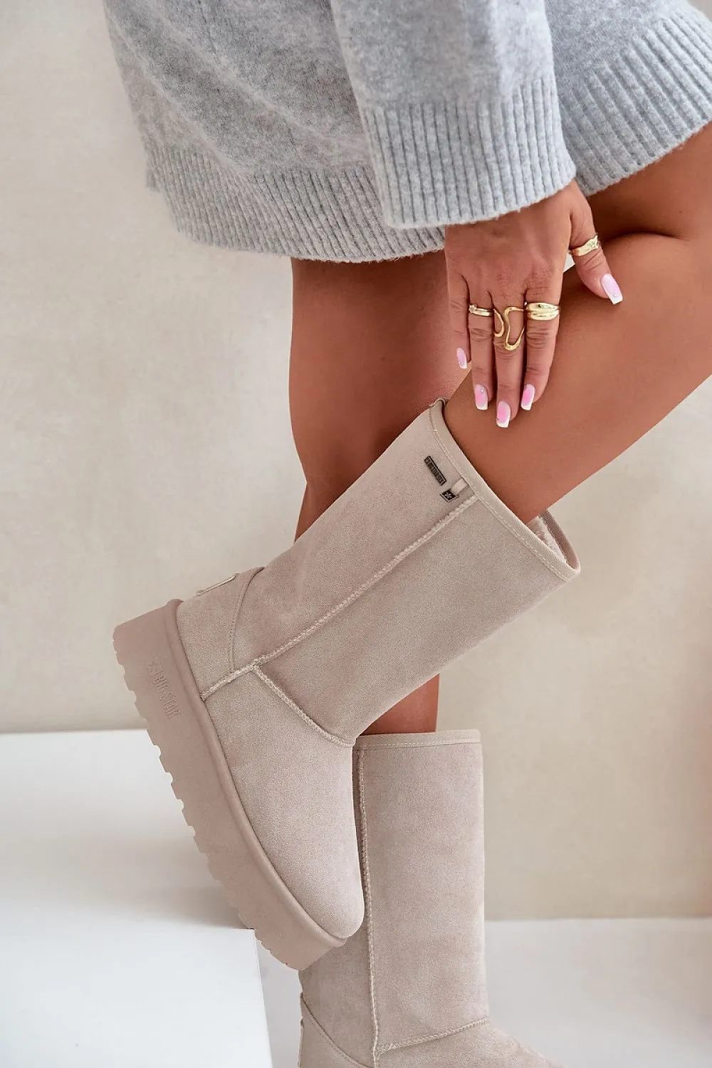 Snow boots