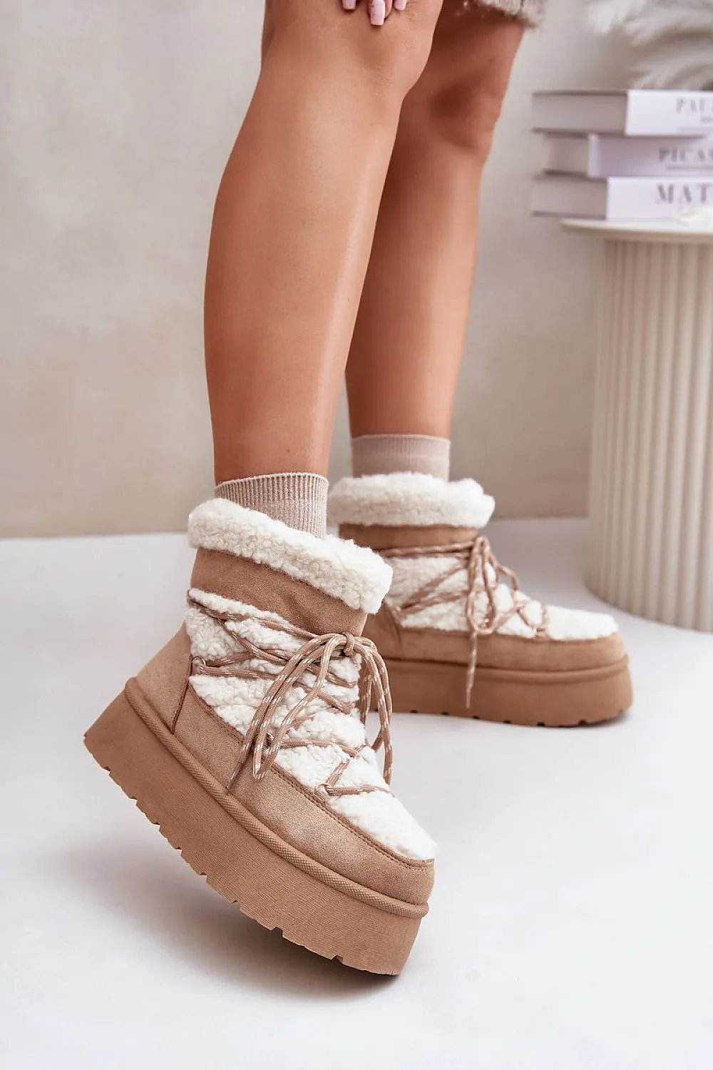 Snow boots