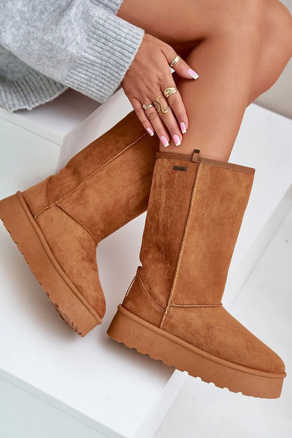 Snow boots