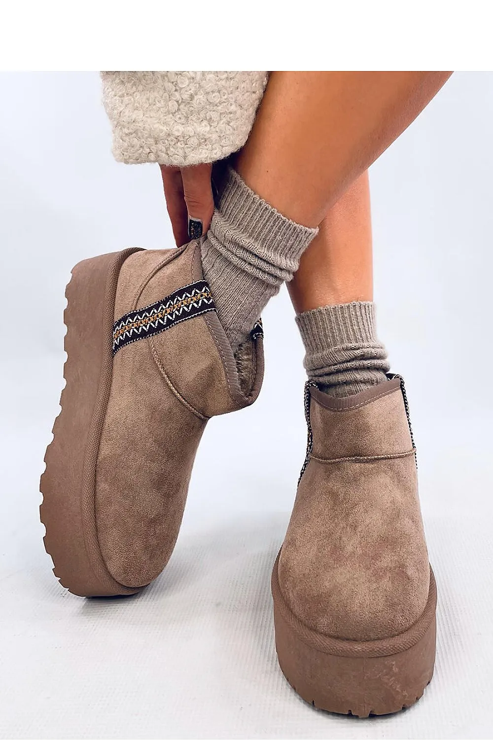 Snow boots