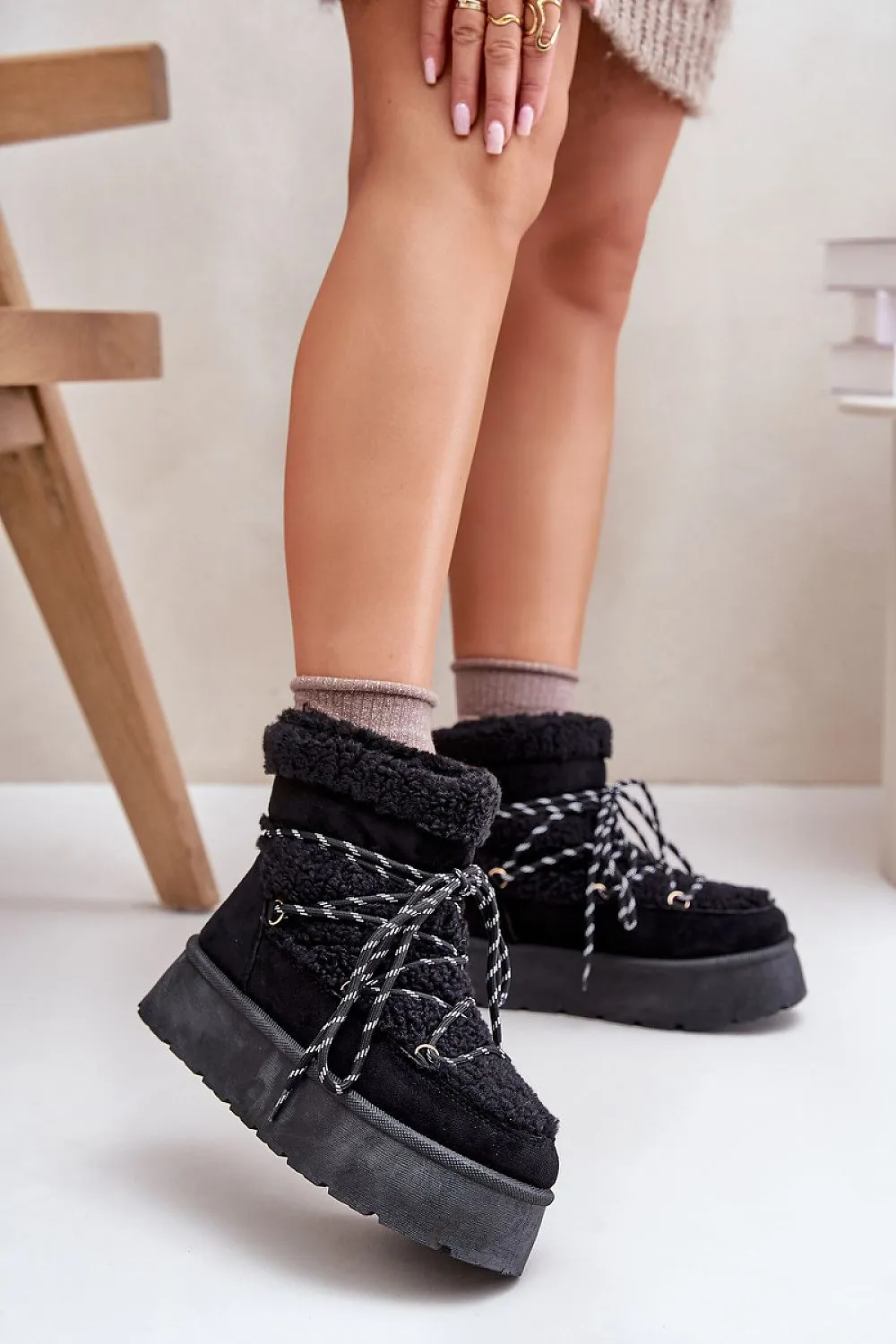 Snow boots