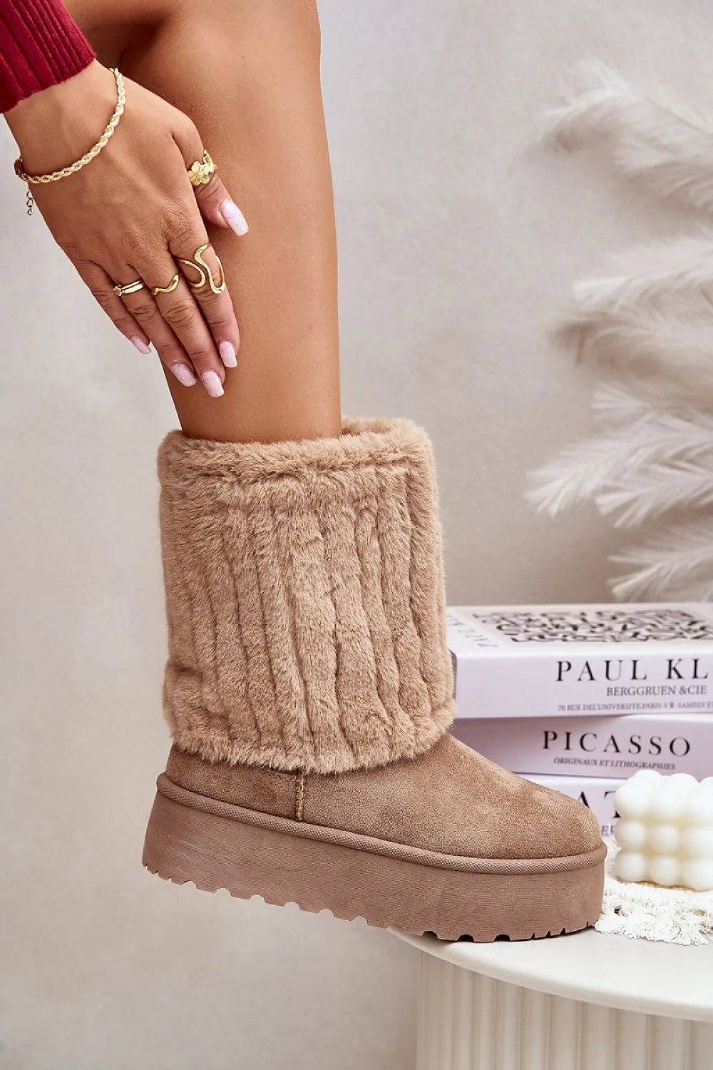 Snow boots