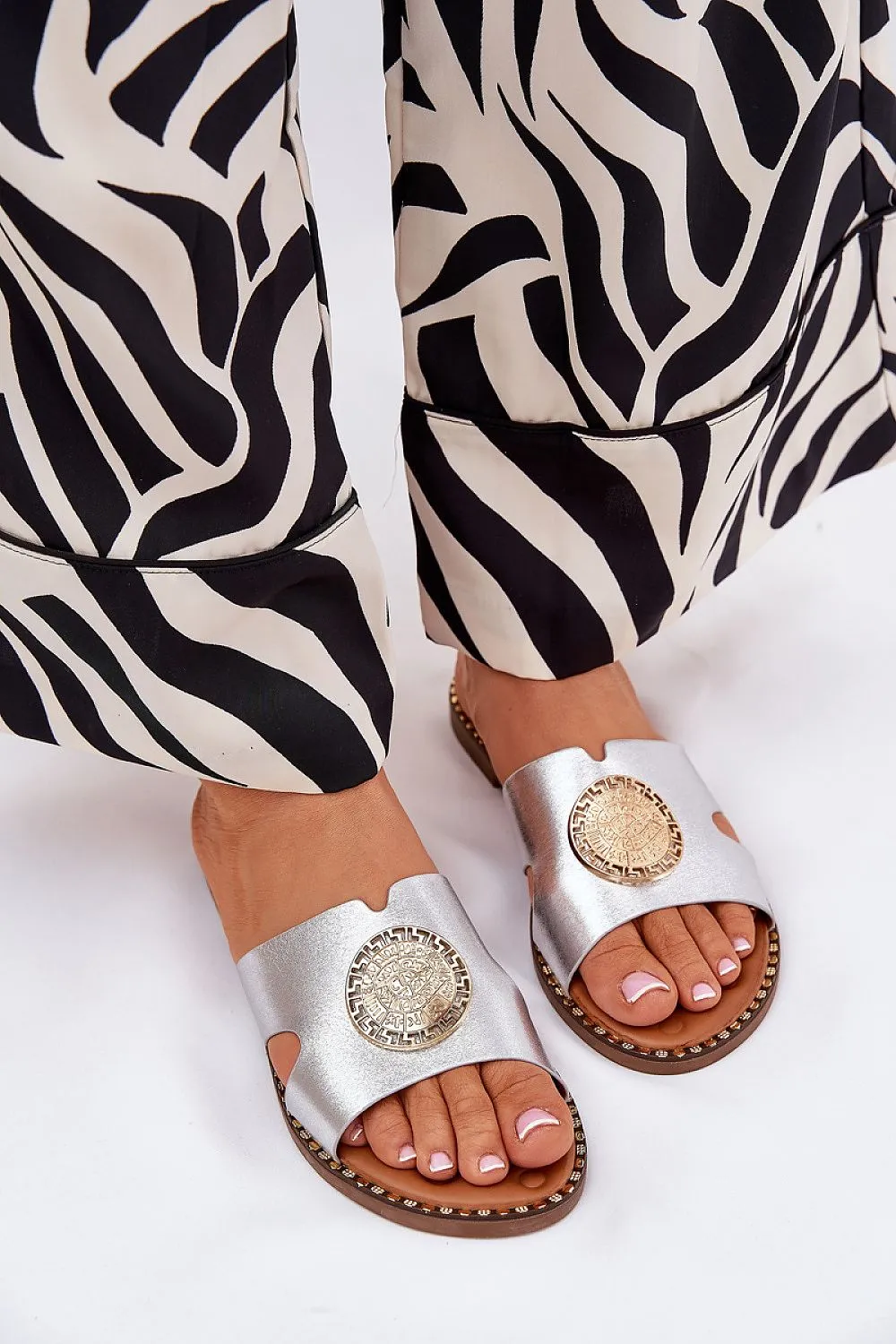 Stylish women's flip-flops