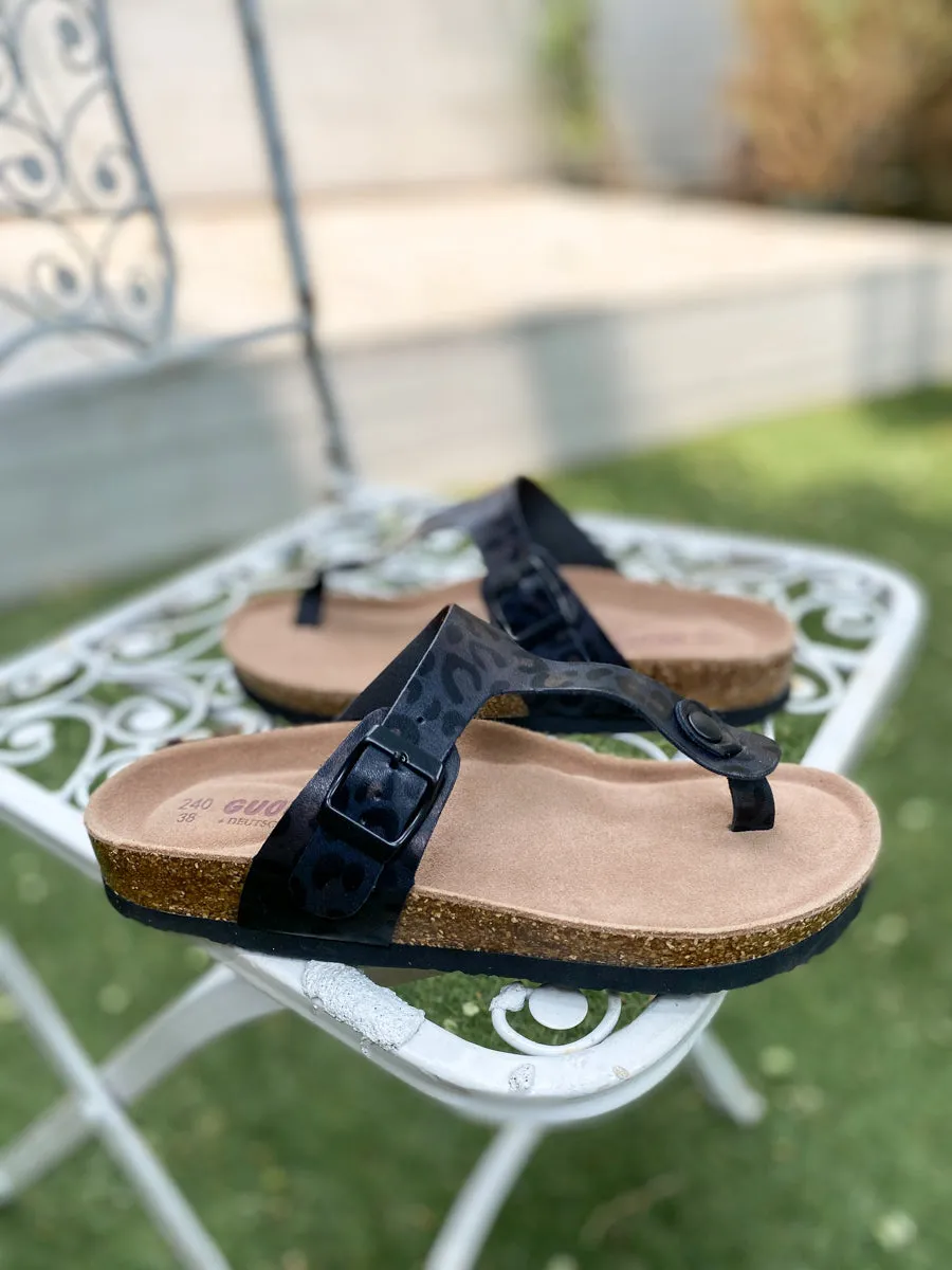 T-Strap Cushioned Footbed Sandals - Maibulun